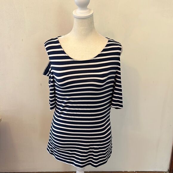 Vince Camuto navy white striped cold shoulder top Size M - Picture 1 of 8